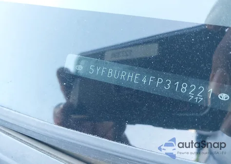 2015 Toyota Corolla Le z USA, uszkodzony, nr VIN 5YFBURHE4FP318221